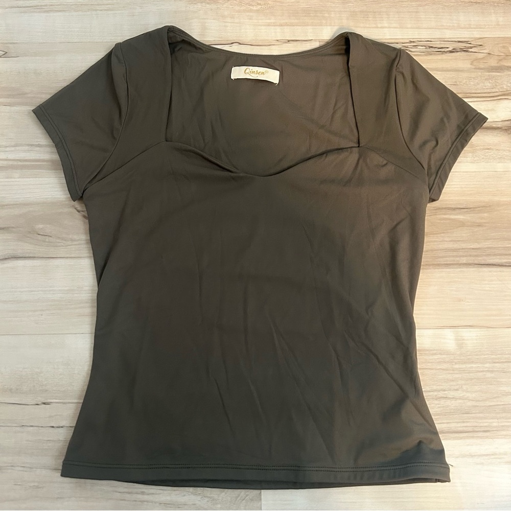 Qinsen Sweetheart Neck Short Sleeve Top Size Large Slim Fit Green